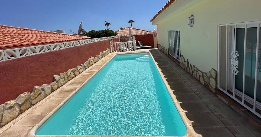 Villa per 5 persone, con piscina e giardino nonché panorama in Callao Salvaje