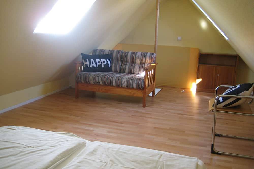 Ganze Wohnung, Attraktive 75 m² Wohnung mit 2 Schlafzimmern in Unterhaching, Oberbayern