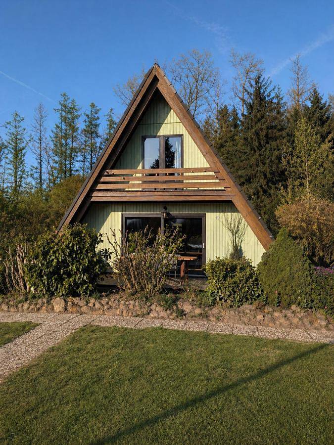 Livias Lodge Nurdachhaus mit Sauna Terrasse und Garten am Wald in Wittingen, Landkreis Gifhorn