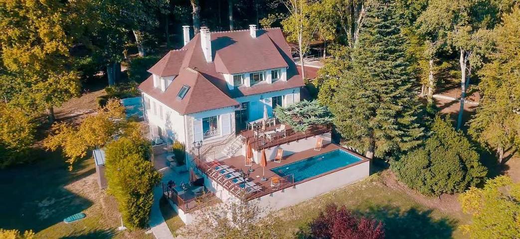 Villa pour 8 personnes, avec piscine ainsi que jardin et vue