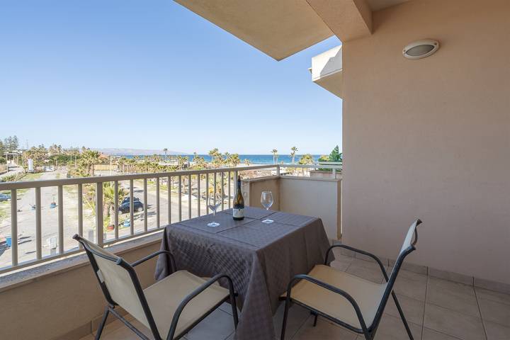Appartamento intero, Appartamento per vacanze "Giulietta" con vista mare, balcone e Wi-Fi in Reitani, Noto e dintorni