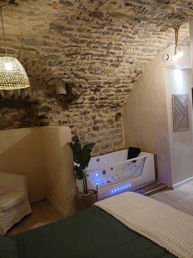 Gîte pour 2 personnes, avec jacuzzi à Villeneuve-de-Berg - 3