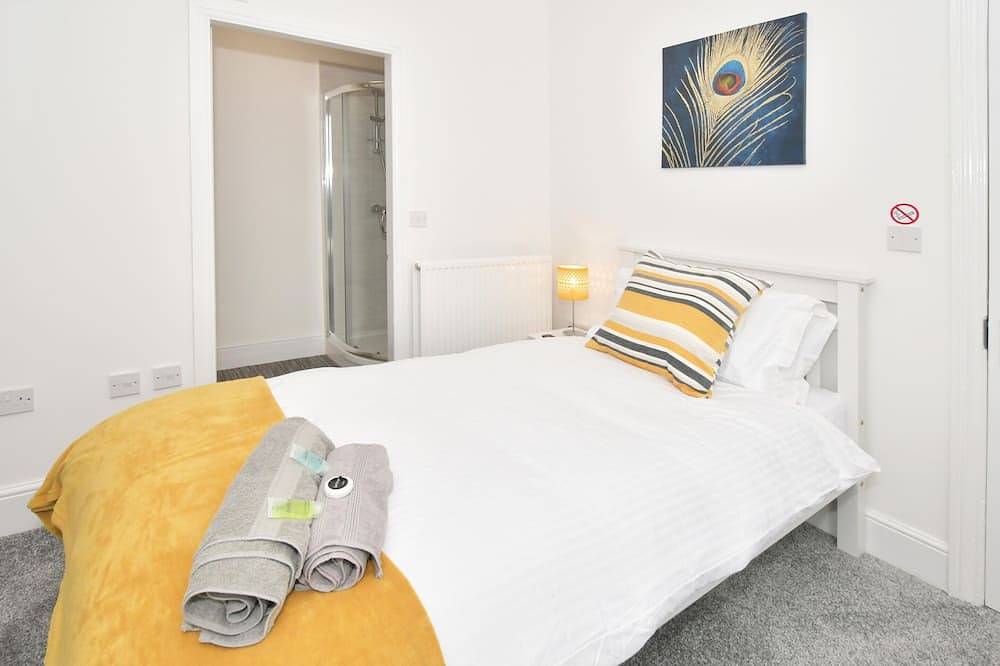 4 Bed-Modern-Ferienhaus-Eigenes Badezimmer in Crewe, Cheshire East