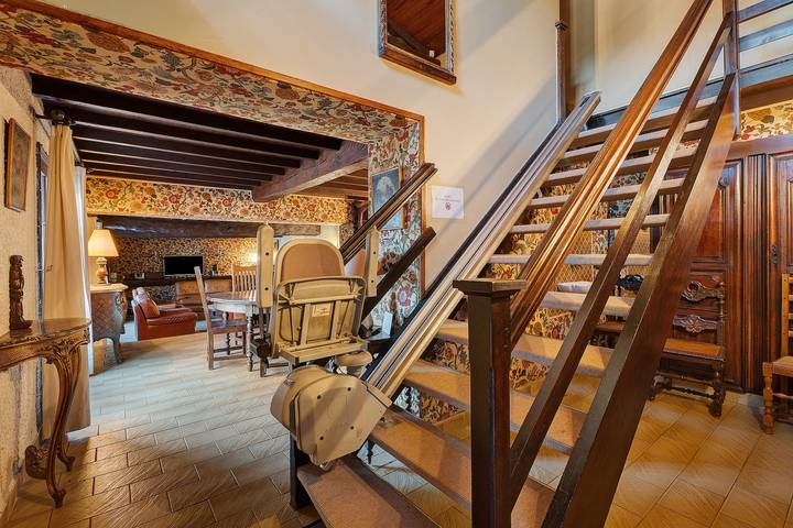 Gîte des roties: Restored Family Home with Pool in a 7-Hectare Park in Poncins, Montbrison
