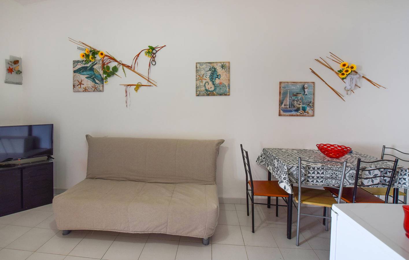 Ganze Ferienwohnung, Oase am Meer mit Parkplatz, Waschmaschine, TV und Garten in Marina di Bordila, Vibo Valentia Provinz
