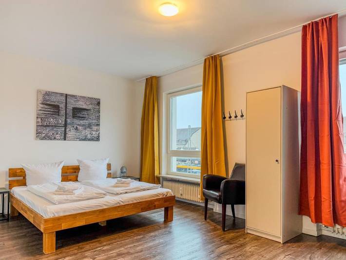 Ferienwohnung für 8 Personen, mit Ausblick und Balkon in Karlsruhe