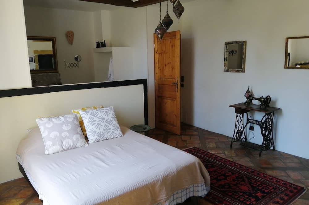 Charming 140 m2 village house in the heart of the Alpilles provençales in Aureille, Arles und Umgebung