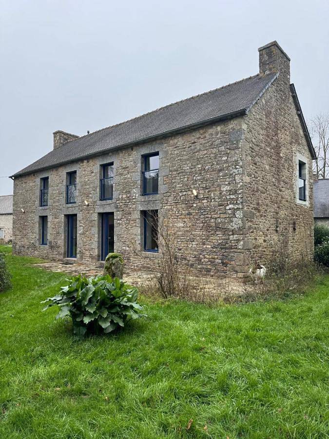 Location de vacances pour 10 personnes, avec jardin et vue, adapté aux familles à Ménéac - 2