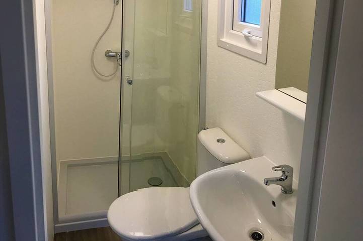 Camping für 5 Personen, mit Pool und Balkon in Frejus - 4