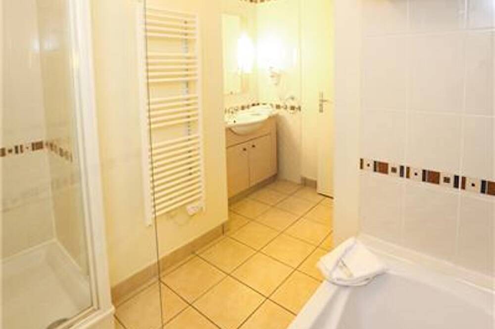 Appartement entier, Magnifique La Villa du Lac - Une Chambre, 4 personnes in Divonne-les-Bains, Gex