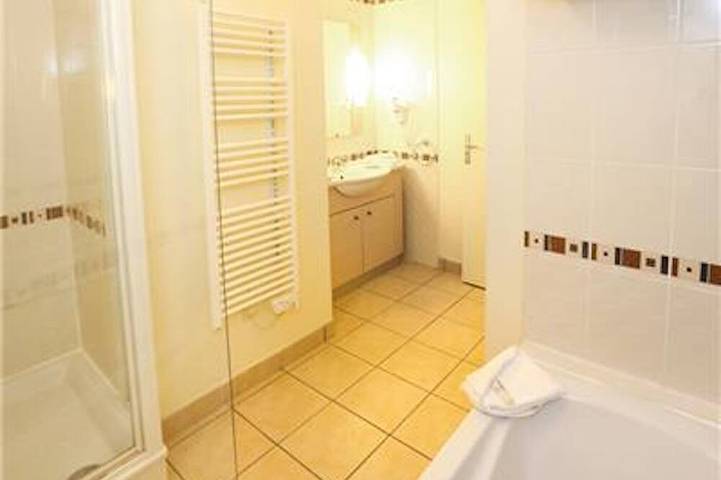Gîte pour 4 personnes, avec balcon et piscine à Divonne-les-Bains - 4