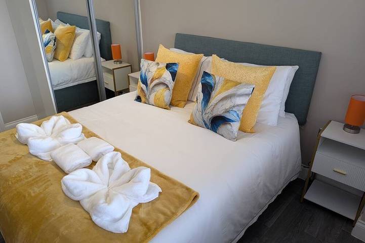 Entire apartment, Sea View Apartment Central Brighton-Sleeps 5 in Brighton, Sussex