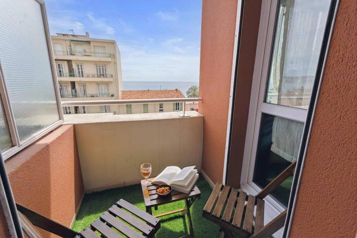 Gîte pour 2 personnes, avec terrasse dans Plage Carras Nice - 2