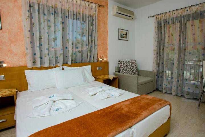 Ferienwohnung für 2 Personen, mit Balkon und Terrasse sowie Garten und Ausblick