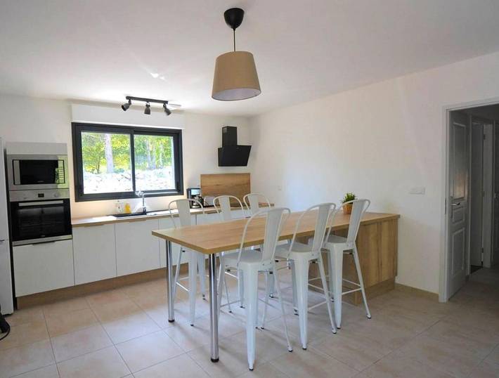 Location de vacances pour 6 personnes, avec piscine ainsi que vue et jardin, animaux acceptés à Saint-Alban-Auriolles - 3