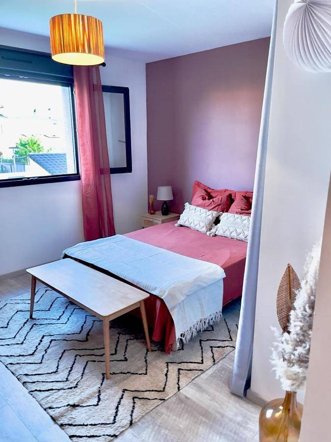 Gîte pour 2 personnes, avec Balcon et Terrasse ainsi que Jardin et Vue dans Tomblaine