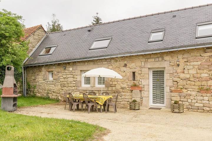 Gîte pour 6 personnes, avec Terrasse et Jardin à Guern