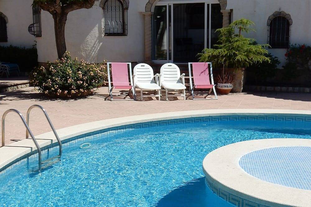 Air Con Villa, piscina, barbacoa, Wifi gratuito, Bonmont Golf 4 millas, playa 1 milla in Montroig, Costa Dorada