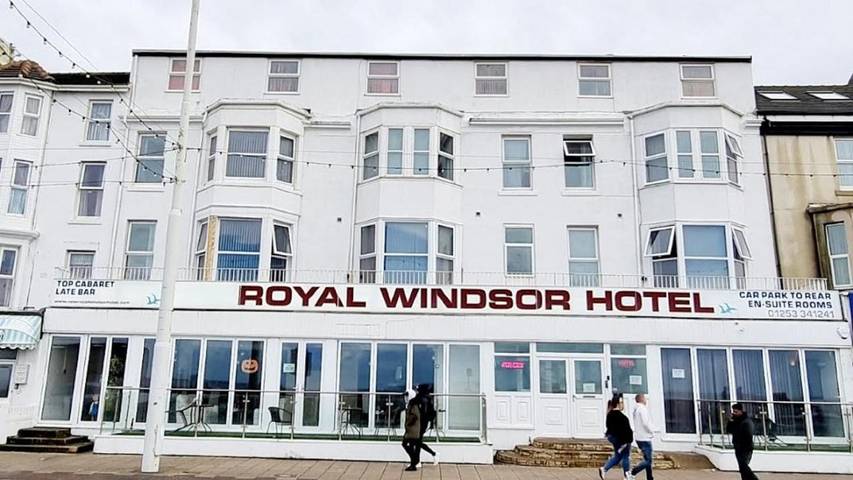 B&b for 5 people, with terrace in Blackpool