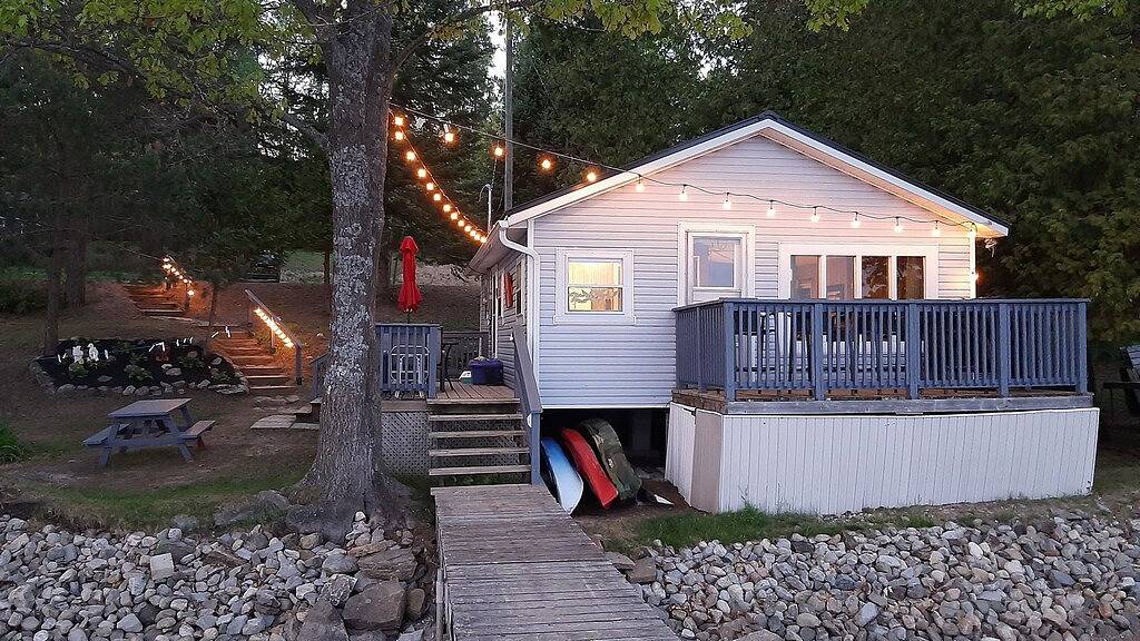 2 Waterfront Cottages on same property for 1 price in Algonquin Provincial Park