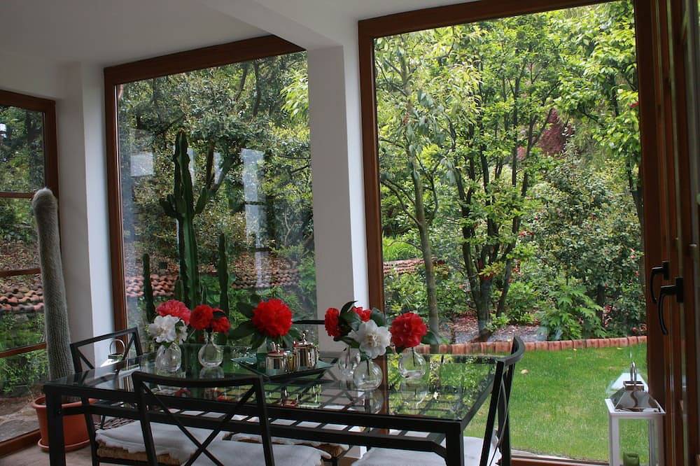 Geheel appartement, Lake Apartment With Lush Garden Veranda in Oggebbio, Gemeente Oggebbio