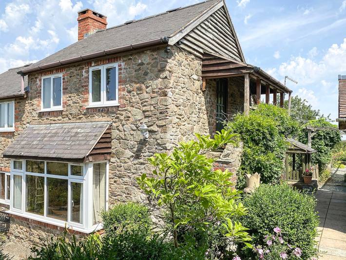 Cottage for 3 people, with garden, with pets in Shropshire