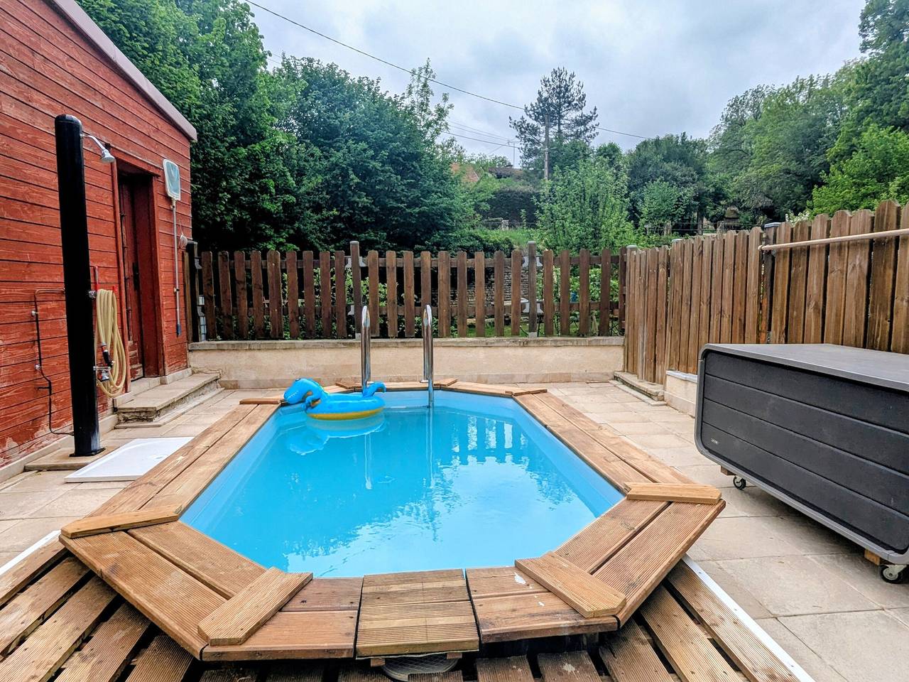 Maison en pierre avec piscine et vue nature près des Sources de la Seine in Source-Seine, Région de Montbard