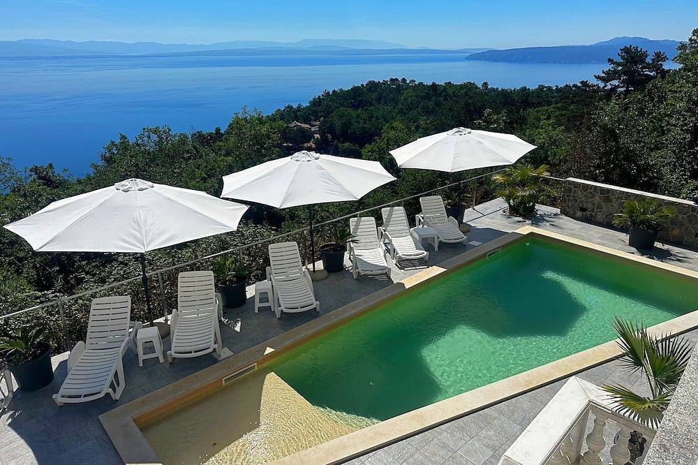 Luxury villa in breathtaking green place.  Heated pool! in Tulisevica (Lovran), Lovran