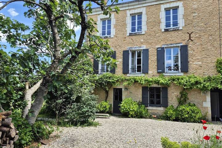 Location de vacances pour 10 personnes à Lézigné