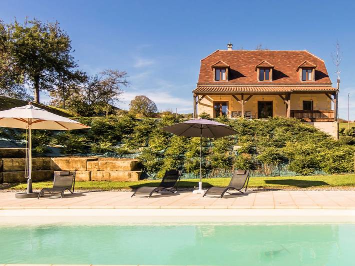 Location de vacances pour 9 personnes, avec Jardin et Piscine à Montignac