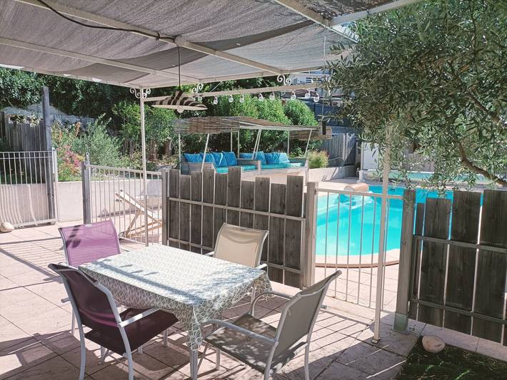 Gîte pour 4 personnes, avec jardin ainsi que terrasse et piscine dans les Bouches-du-Rhône - 2