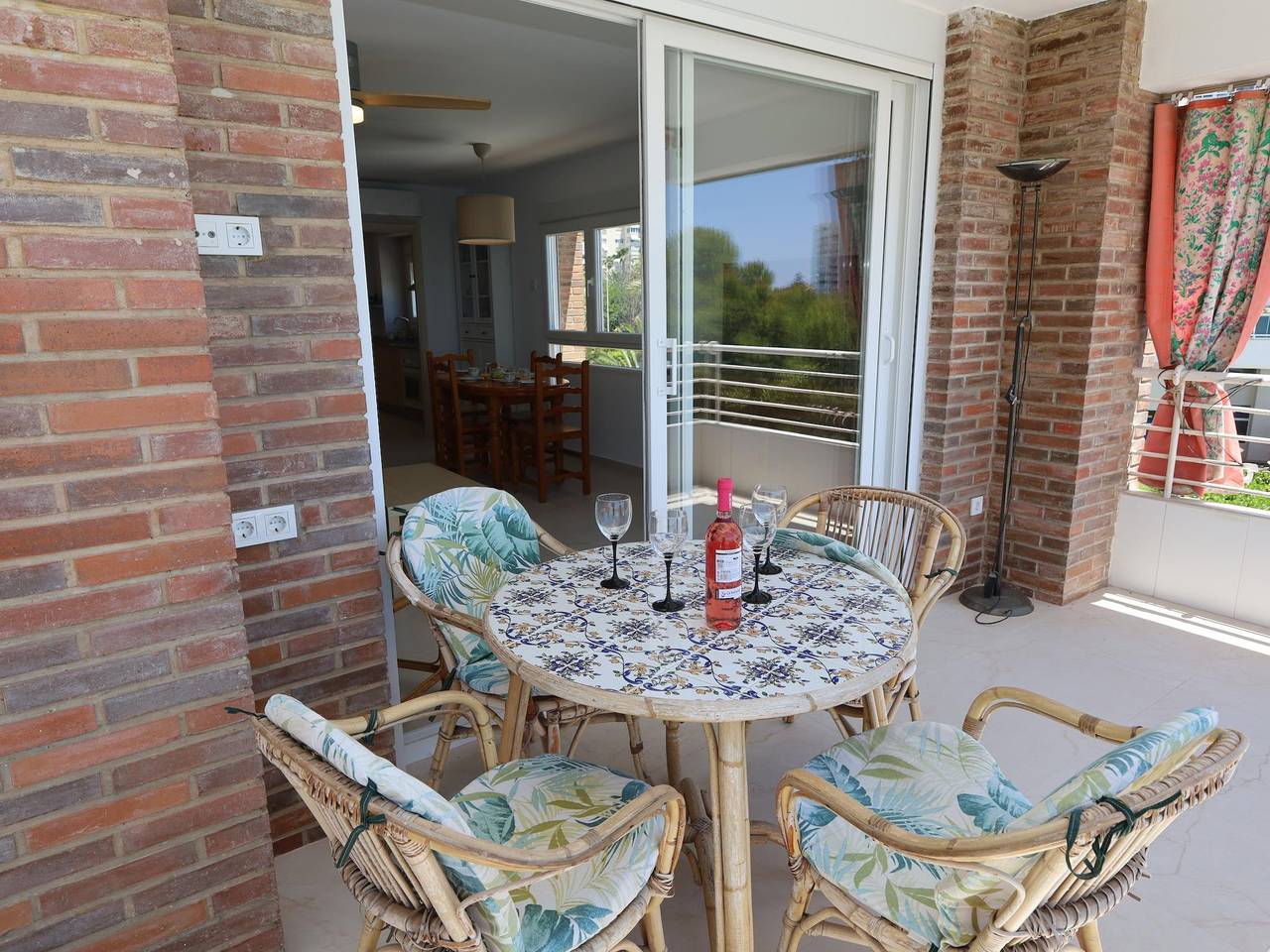 Appartamento intero, Seafront apartment in Alicante Beach for 4, with private parking in El Cabo de las Huertas, Alicante