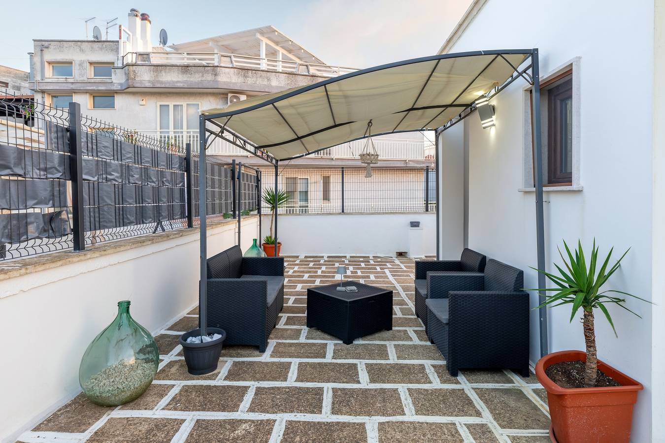Apartamento entero, Apartamento 'L'aurora' con terraza compartida, Wi-Fi y aire acondicionado in San Vito dei Normanni, Salento