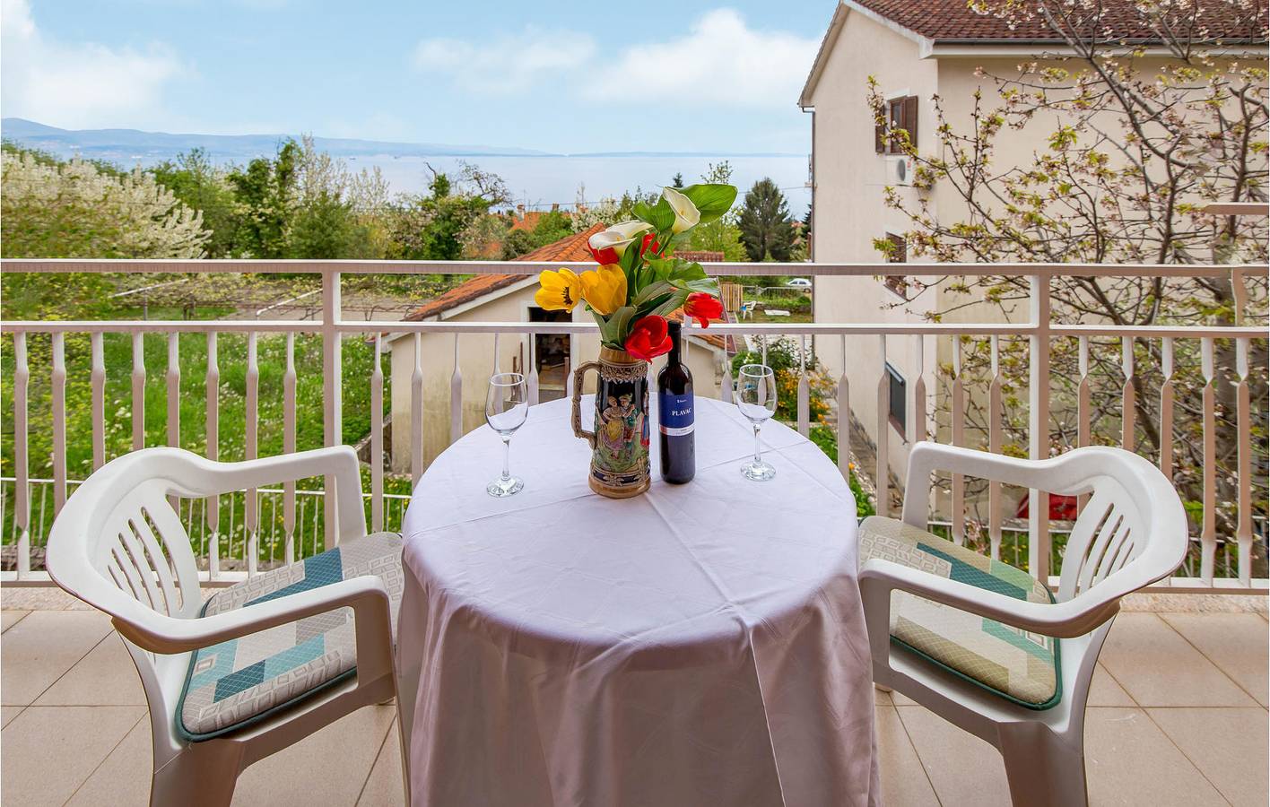 Ganze Ferienwohnung, Gemütliche 80 m² große Wohnung mit Terrasse, WLAN und Parkplatz in der Nähe des Hundestrands in Lovran, Opatija Riviera