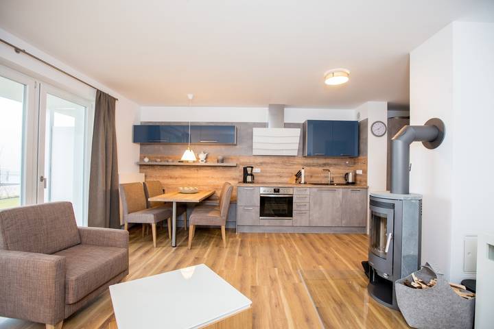 Ferienwohnung für 4 Personen, mit Terrasse und Garten sowie Seeblick am Plauer See
