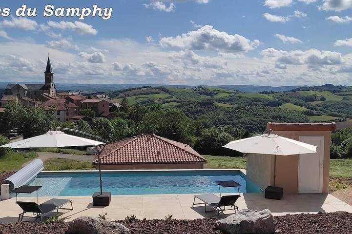 Gîte pour 4 personnes, avec piscine et terrasse, animaux acceptés à Saint-Victor-et-Melvieu