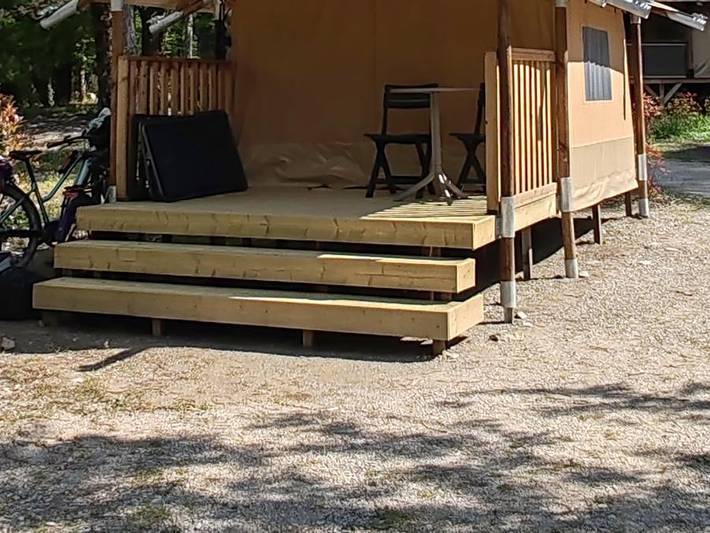 Flower Camping la Pinède - Safarizelt 2 personen - Lodge Insolite Bivouac (ohne Sanitäranlagen, ohne Küche) (1 Schlaf- 1/2 Pers.) 1/2 Pers. in Die, Parc naturel régional du Vercors