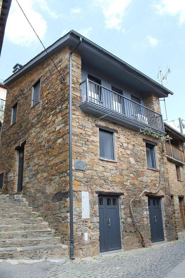 Two-Bedroom House in Sobral de São Miguel, Aldeias do Xisto