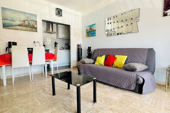 Appartement entier, Vue mer ,à 100 m de la plage , Beau T2 lumineux in Fréjus, Côte méditerranéenne (France)