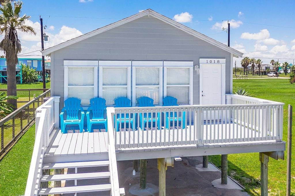 Beautiful coastal home recently renovated and ready for travelers in Brazoria County