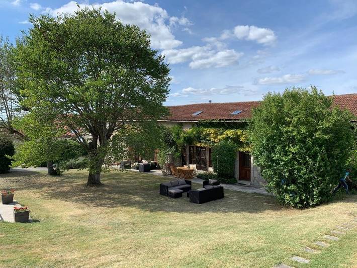 Location de vacances pour 6 personnes, avec Terrasse et Jardin ainsi que Piscine et Vue à Dolmayrac (Lot-et-Garonne)