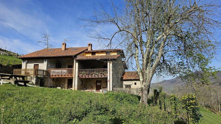 Casa rural para 6 personas, con jacuzzi además de balcón y jardín en Comarca de Oriente - 3