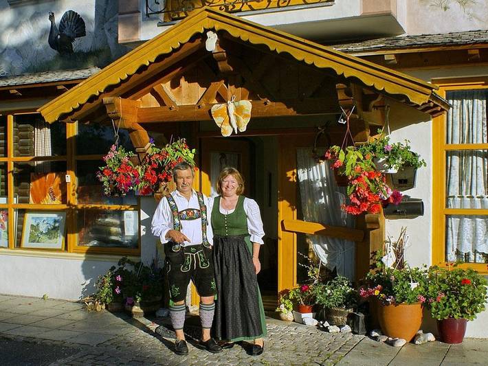 Ferienwohnung für 4 Personen, mit Balkon und Terrasse sowie Ausblick in Krün - 2