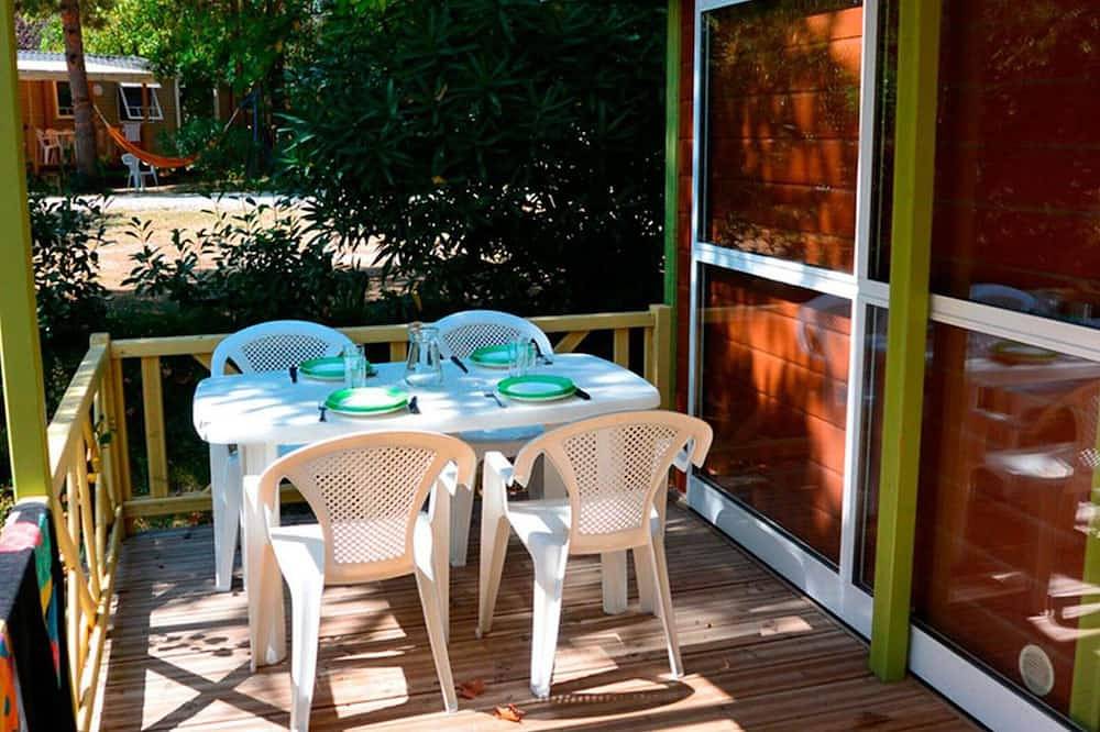 Cozy Chalet with Terrace - 1 bedroom, 2 people in Collias, Nimes region