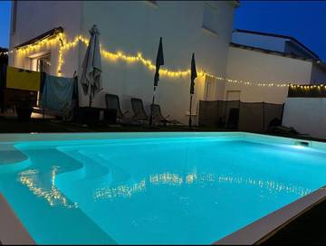 Cottage pour 8 personnes, avec jardin et piscine à Codognan