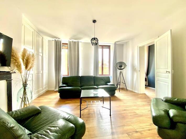 Gîte pour 6 personnes, avec jardin à Sains-Richaumont