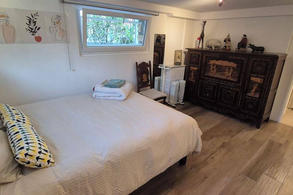 Chambre Meuble tourisme. Tv, Wifi, bathroom/Wc and private access in Champigny-sur-Marne, Valle del Marne
