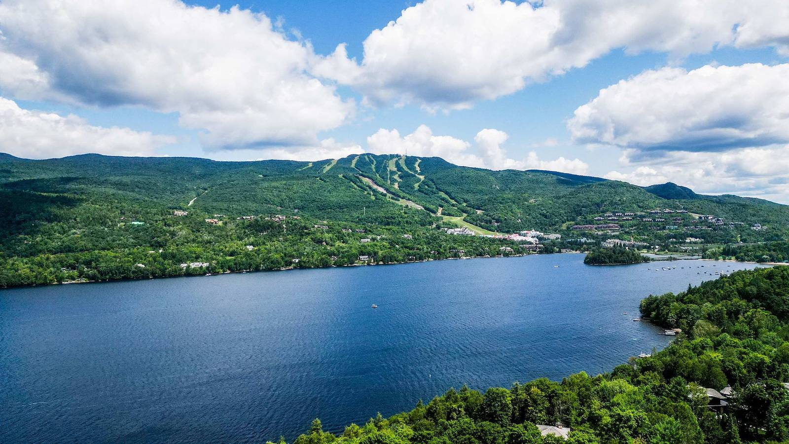 Apartamento entero, Epic Lake View - Tremblant Panoramic View in Quebec