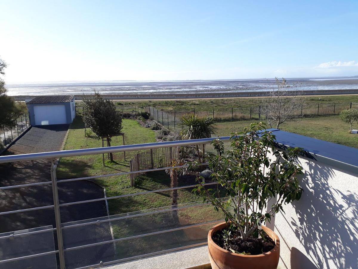 Villa with Sea View in Yves, Région de La Rochelle