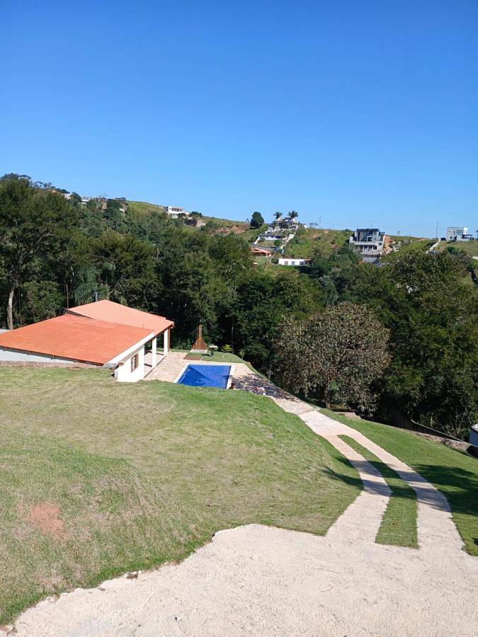 Casas e apartamentos de temporada para 10 pessoas, com terraço e vista para o lago e ainda piscina and jardim, com animais de estimação em Igaratá